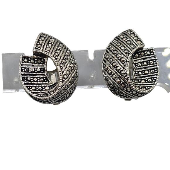 Vintage Art Deco Earrings Clip On Silver Tone Textured Half Hoop Geometric - Picture 4 of 7